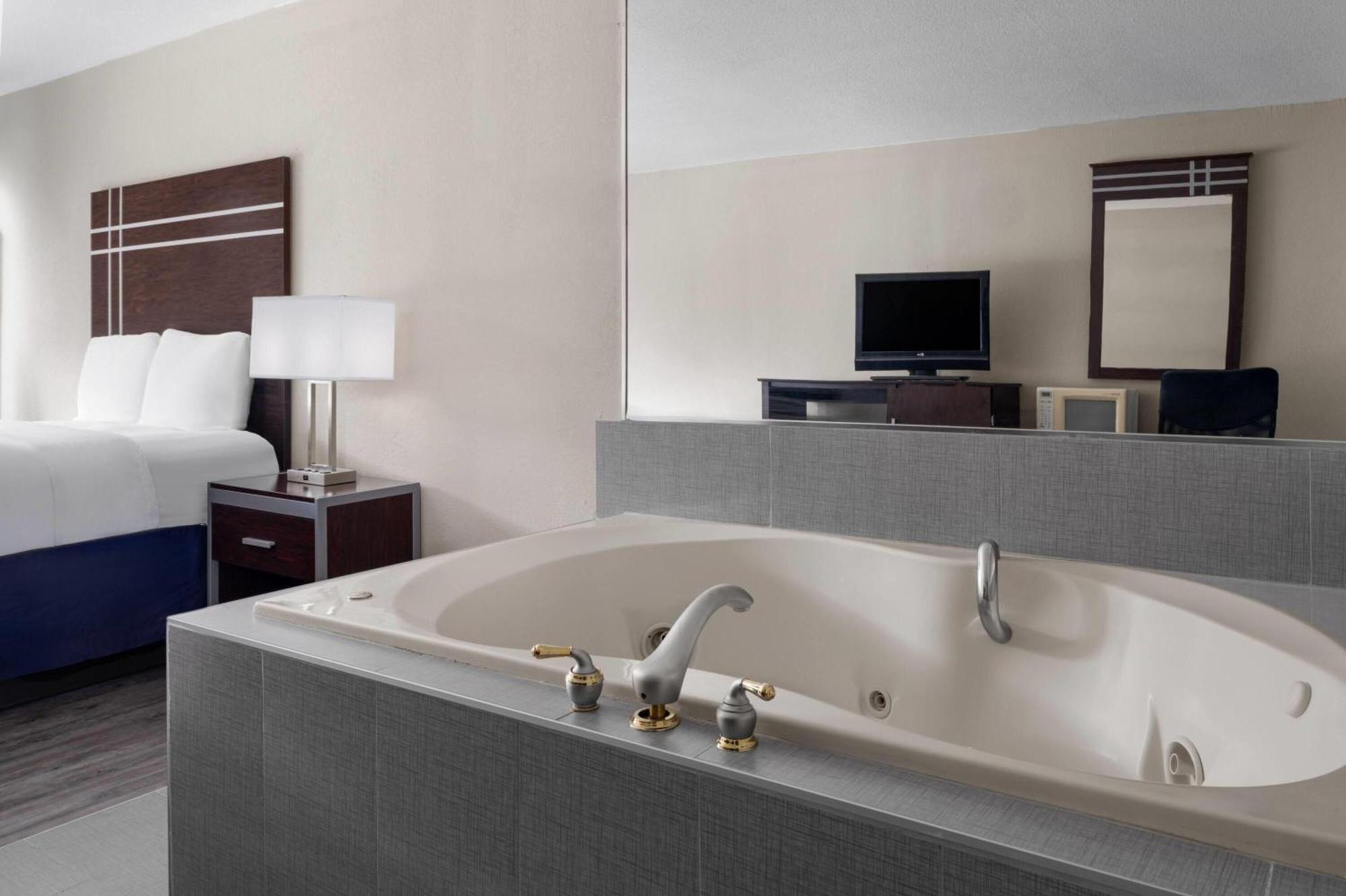 Americas Value 2* Salisbury